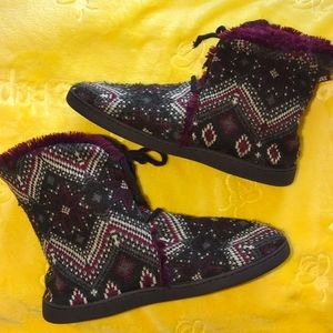 MUKLUKS sweater knit Booties!